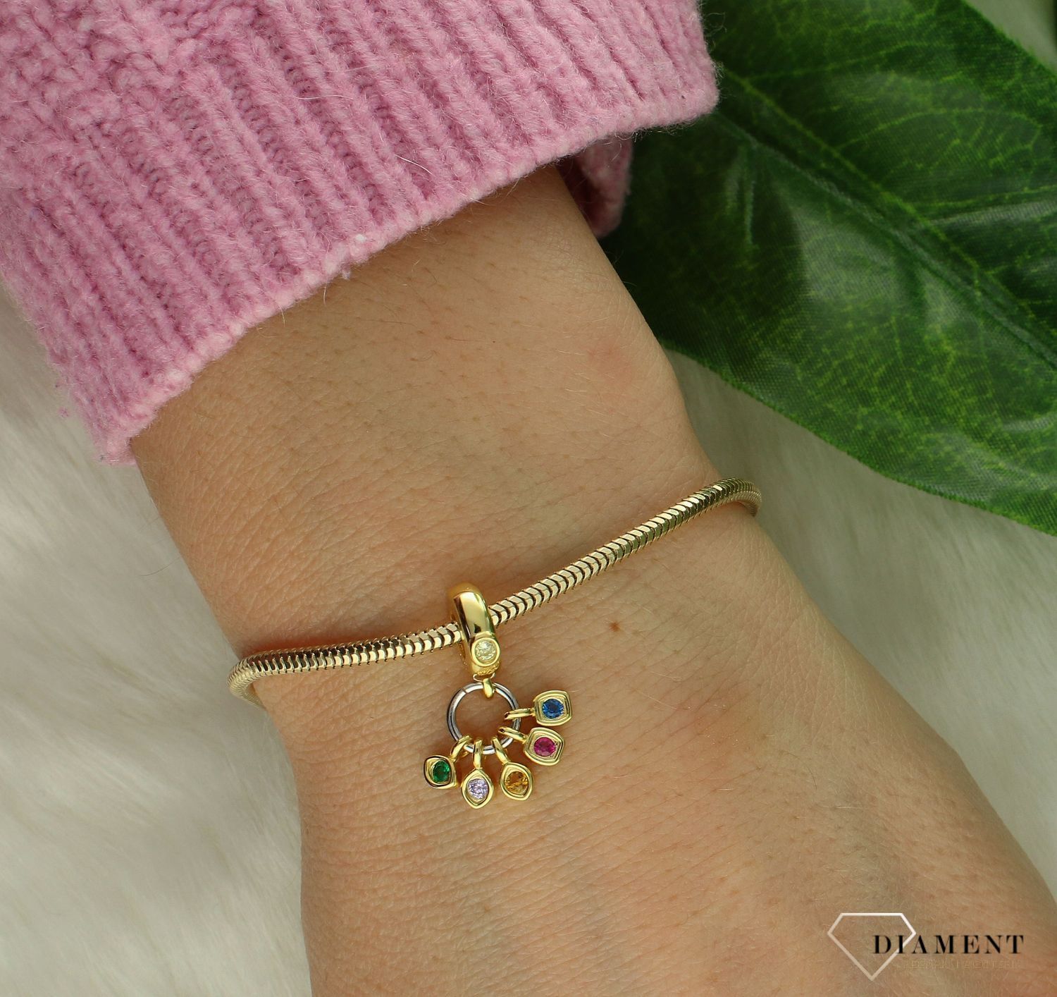 Charms Moments srebrny 925 złocona z kamieniami nieskończoności Avengers DIA-CHA-IM01520423CH-925. Charms do bransoletki. Srebrny charms do bransoletki typu Pandora. Charms do bransoletki modułowej. Charms srebrny na prezent..jpg