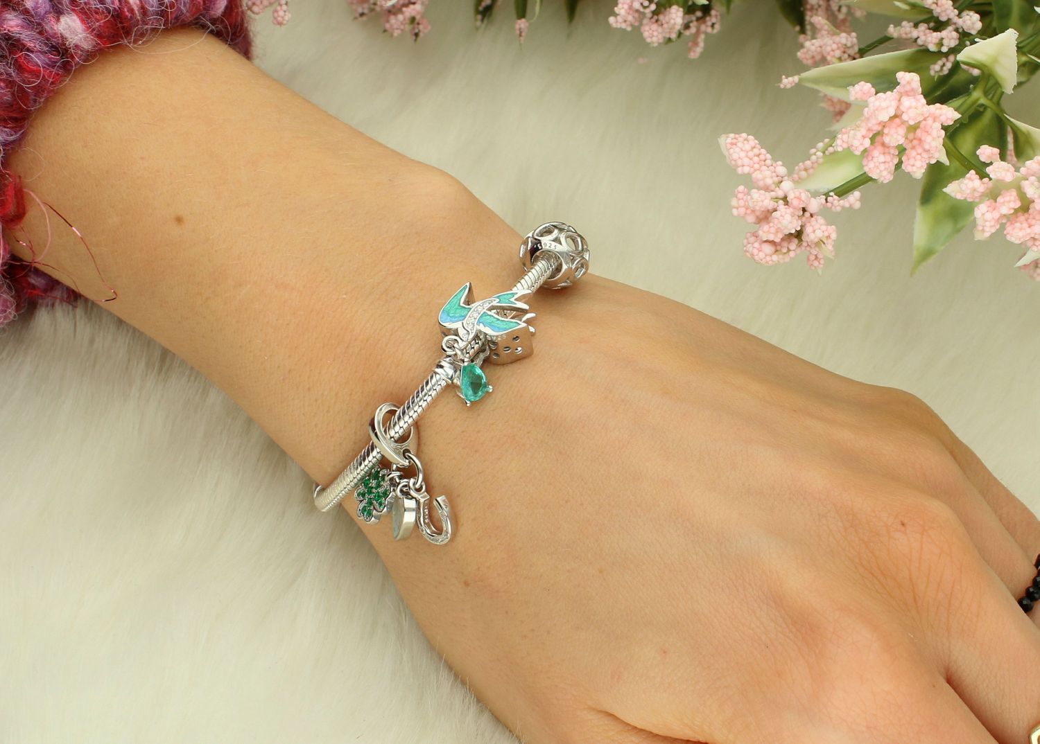 Charms srebrny Ag 925 Jaskółka DIA-CHA-IM0170524CH-925 Ponadczasowa biżuteria w formie charmsów do bransoletki, pozwalająca każdej kobiecie skomponować bransoletkę wedle własnych upodobań1.jpg