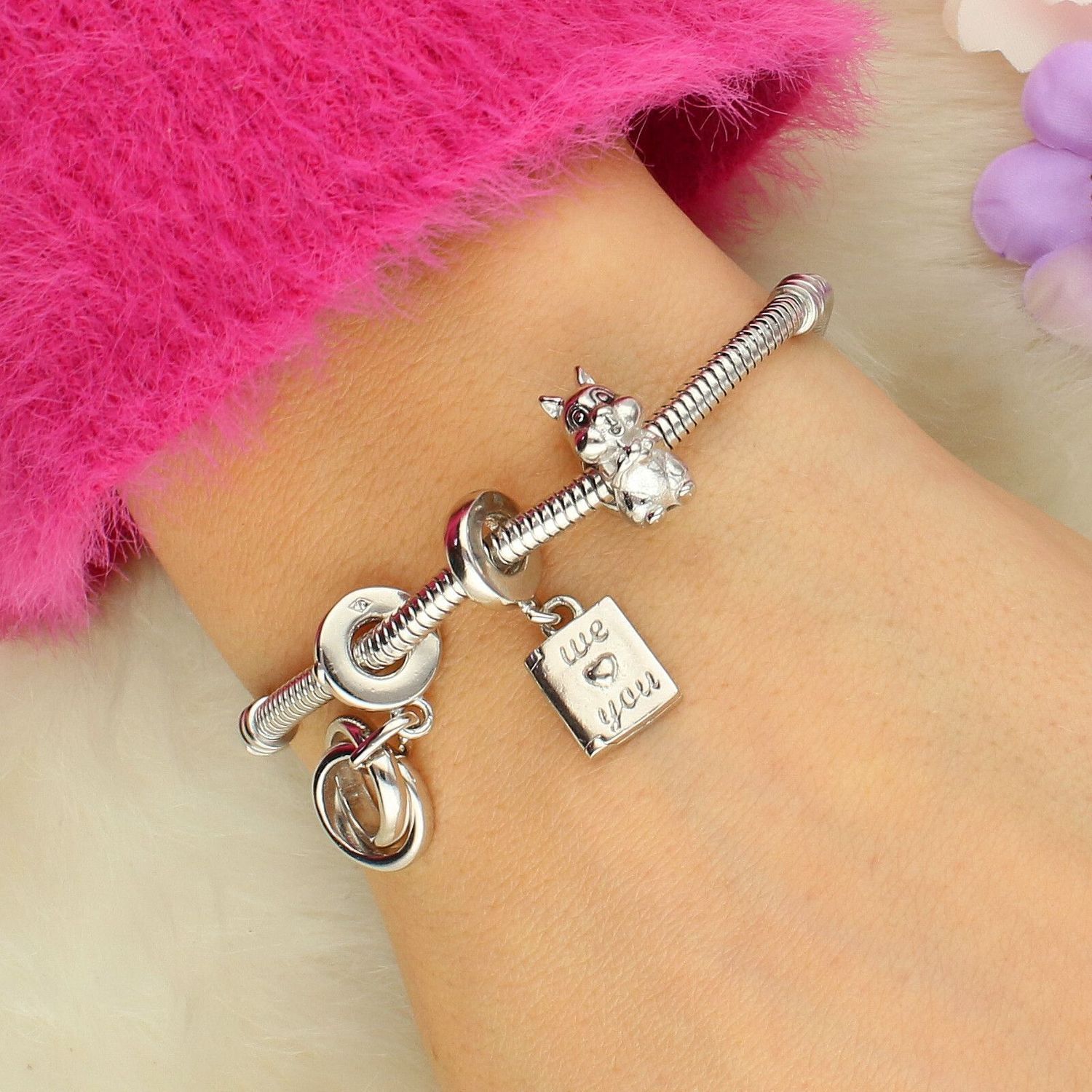 Srebrny charms Ag 925 w kształcie książeczki CB226 – idealny prezent na Dzień Mamy. Rodowany, elegancki, wymiary 12,3 × 8 mm, waga 2,8 g, pasuje do bransoletek i naszyjników.1.jpg