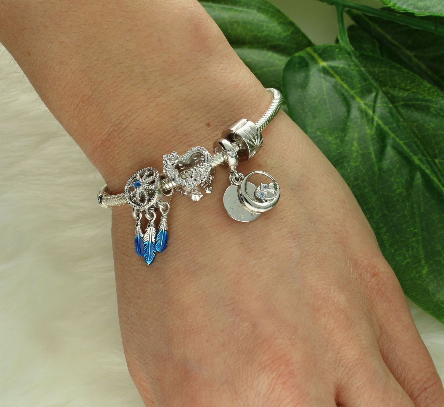 Charms Moments srebrny 925 serduszko z różami DIA-CHA-IM0320623CH-925. Srebrny charms do bransoletki. Charms do bransoletki modułowej. Charms do bransoletki typu Pandora. Charms serduszko. Charms serce z różą. Charms na prezent..jpg