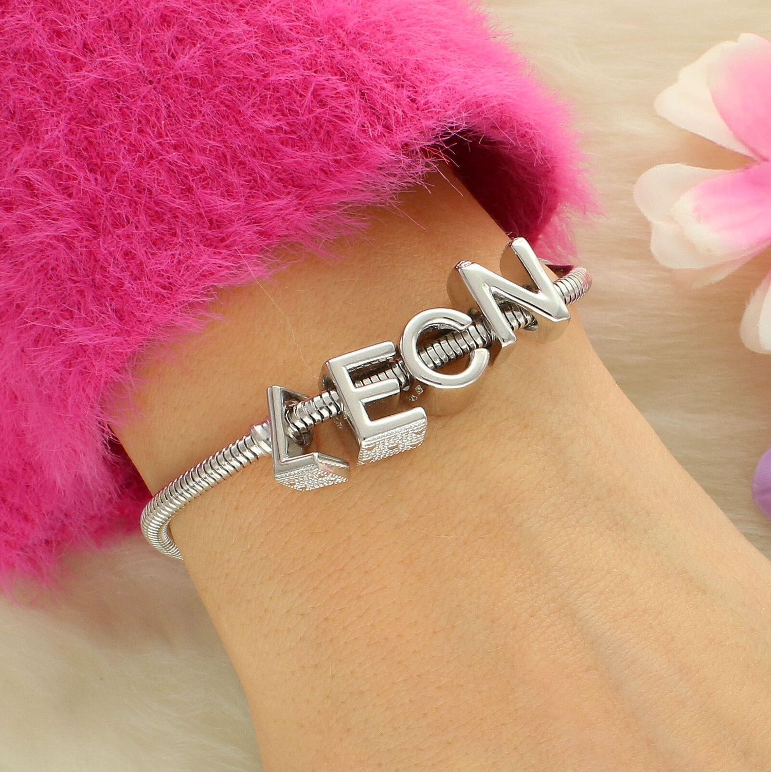 Charms srebrny próby 925 w kształcie literki N. Elegancki, personalizowany dodatek do bransoletek modułowych, idealny na prezent.1.jpg