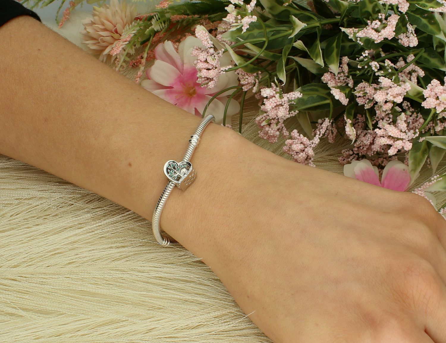 charms-srebrny-ag-925-drzewko-w-sercu-Charms serce próba 925, DIA-CHA-IM0470424CH-925 Ponadczasowa biżuteria w formie charmsów do bransoletki.jpg