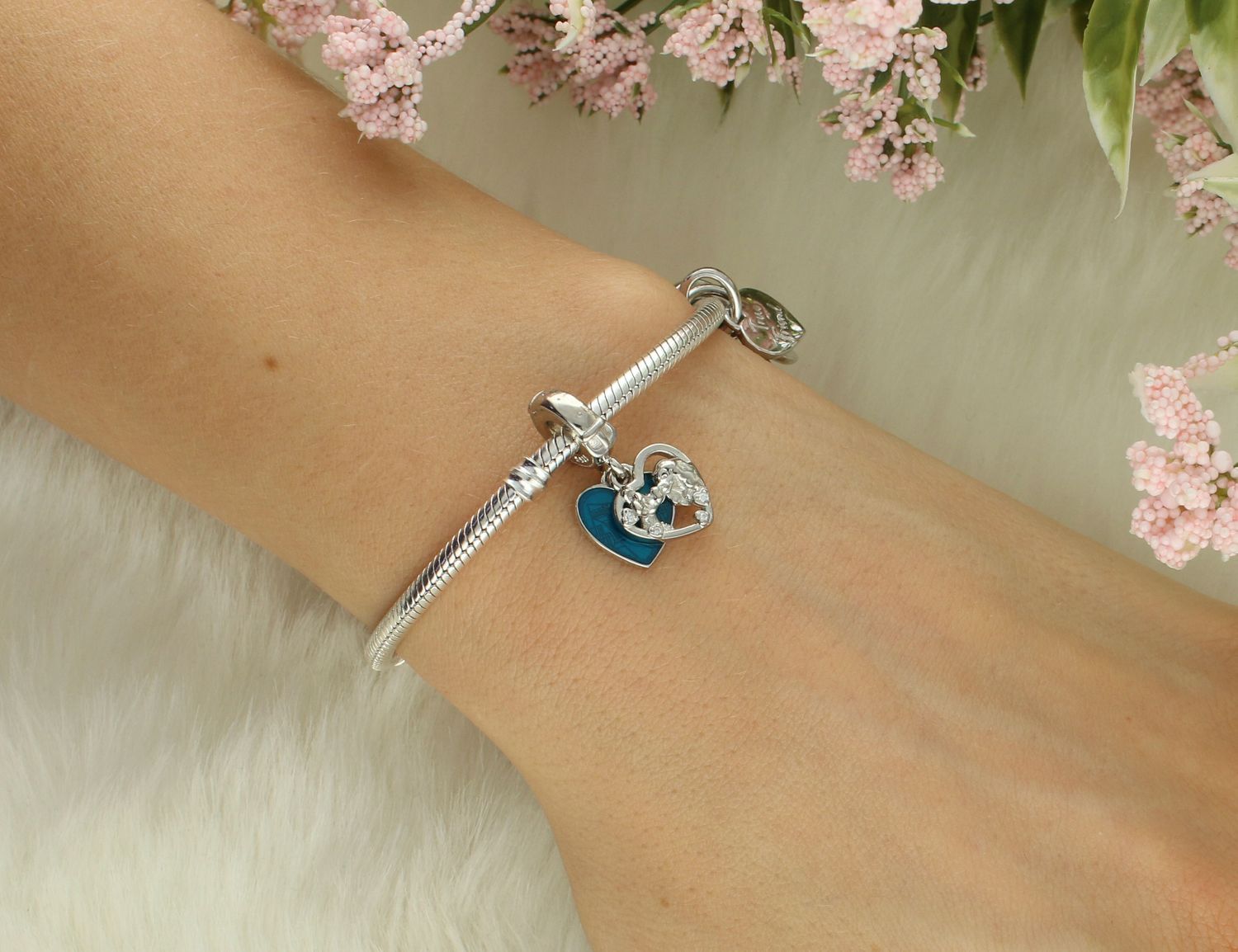 Charms wiszące serce próba925, DIA-CHA-IM0490423CH-925 Ponadczasowa biżuteria w formie charmsów do bransoletki, pozwalająca każdej kobiecie skomponować bransoletkę wedle własnych upodobań1.jpg