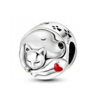 Delikatny charms srebrny AG 925 w kształcie Psa i Kota, ozdobiony emalią czarną i czerwoną. Idealny dodatek do bransoletki lub naszyjnika, ok. 10 mm.1.jpg