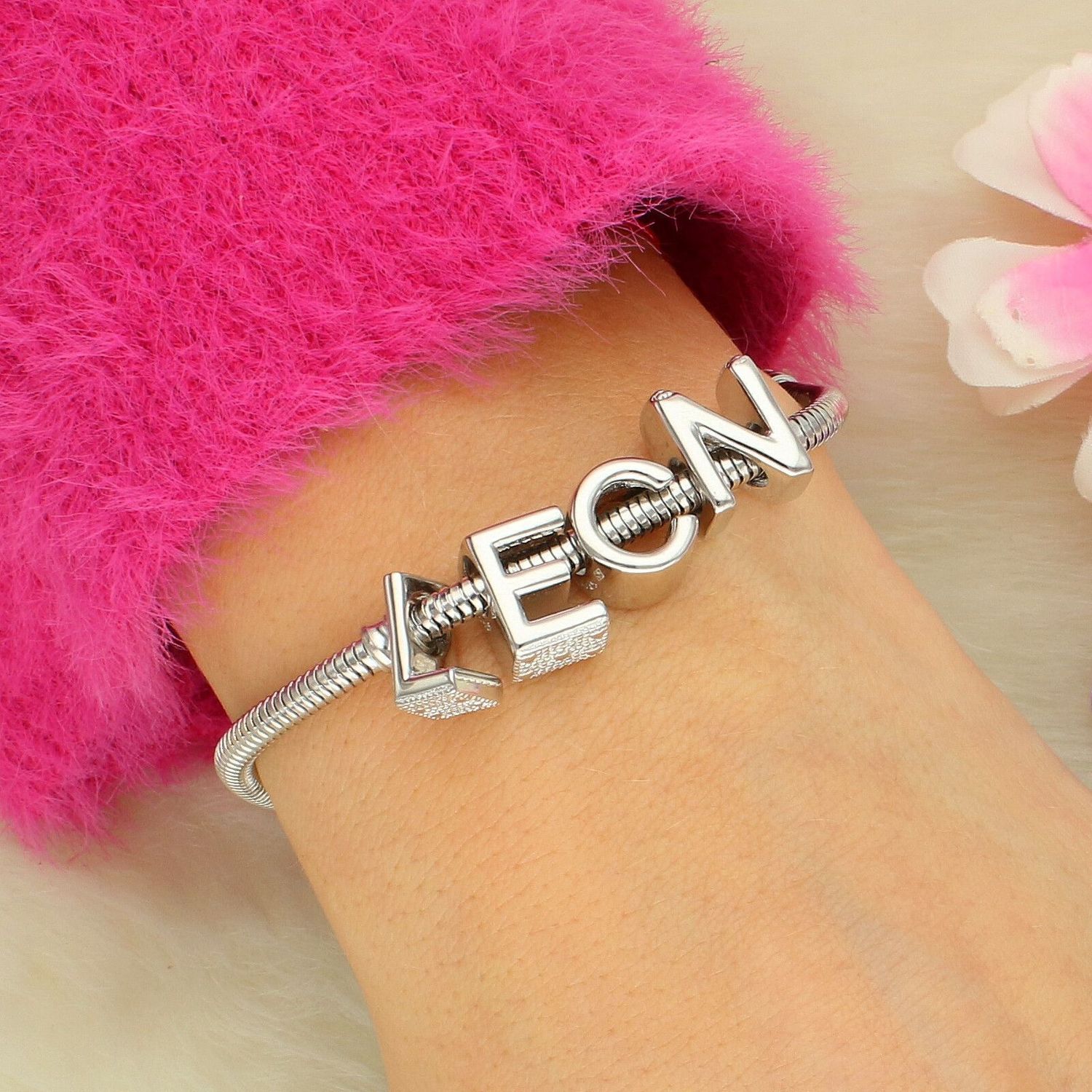 Charms srebrny próby 925 w kształcie literki E. Elegancki, personalizowany dodatek do bransoletek modułowych, id1.jpg