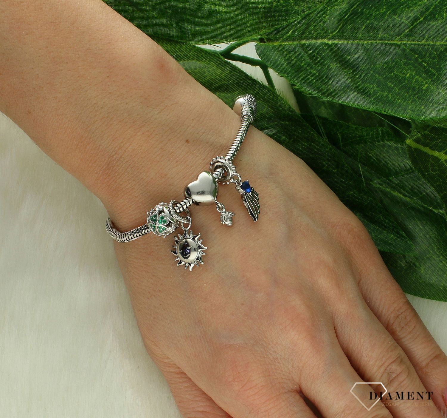 Charms Moments srebrny 925 Skrzydło i niebieskie Serce DIA-CHA-IM0700423CH-925.  Srebrna zawieszka damska. Zawieszka do bransoletki. Srebrna zawieszka charms. Charms do bransoletki modułowej. Charms do bransoletki typu Pandora. Charms na prezen.jpg