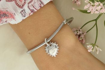 Romantyczny charms srebrny Ag 925 w kształcie serca z czerwonym wnętrzem, ruchomą strzałą i cyrkoniami. Grawer „Follow your heart”. Model DIA-CHA-IM0730525CH-925 – idealny na prezent!5.jpg