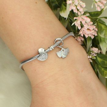 Srebrny charms 925 Pandora w kształcie liścia miłorzębu z masą perłową i cyrkoniami. Elegancka zawieszka o symbolice siły i długowieczności (1).jpg