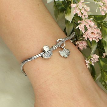 Srebrny charms 925 Pandora w kształcie liścia miłorzębu z masą perłową i cyrkoniami. Elegancka zawieszka o symbolice siły i długowieczności (2).jpg