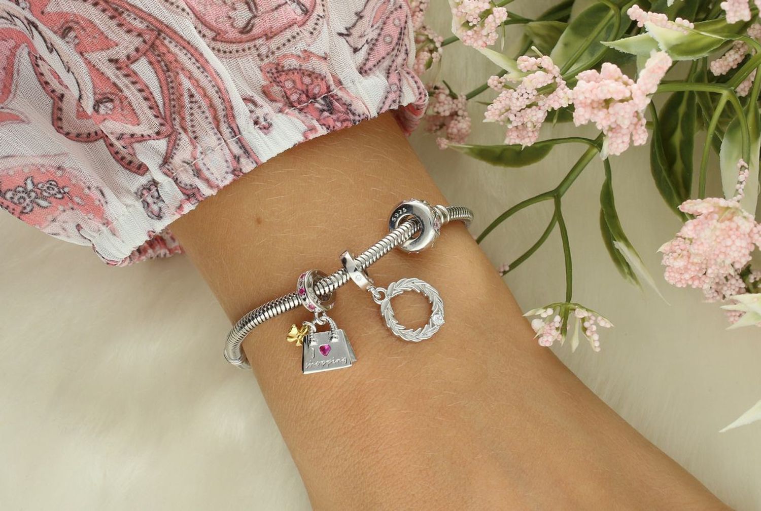 Charms srebrny „Wieniec laurowy” – symbol zwycięstwa i siły  Srebro rodowane Ag 925 z cyrkonią1.jpg