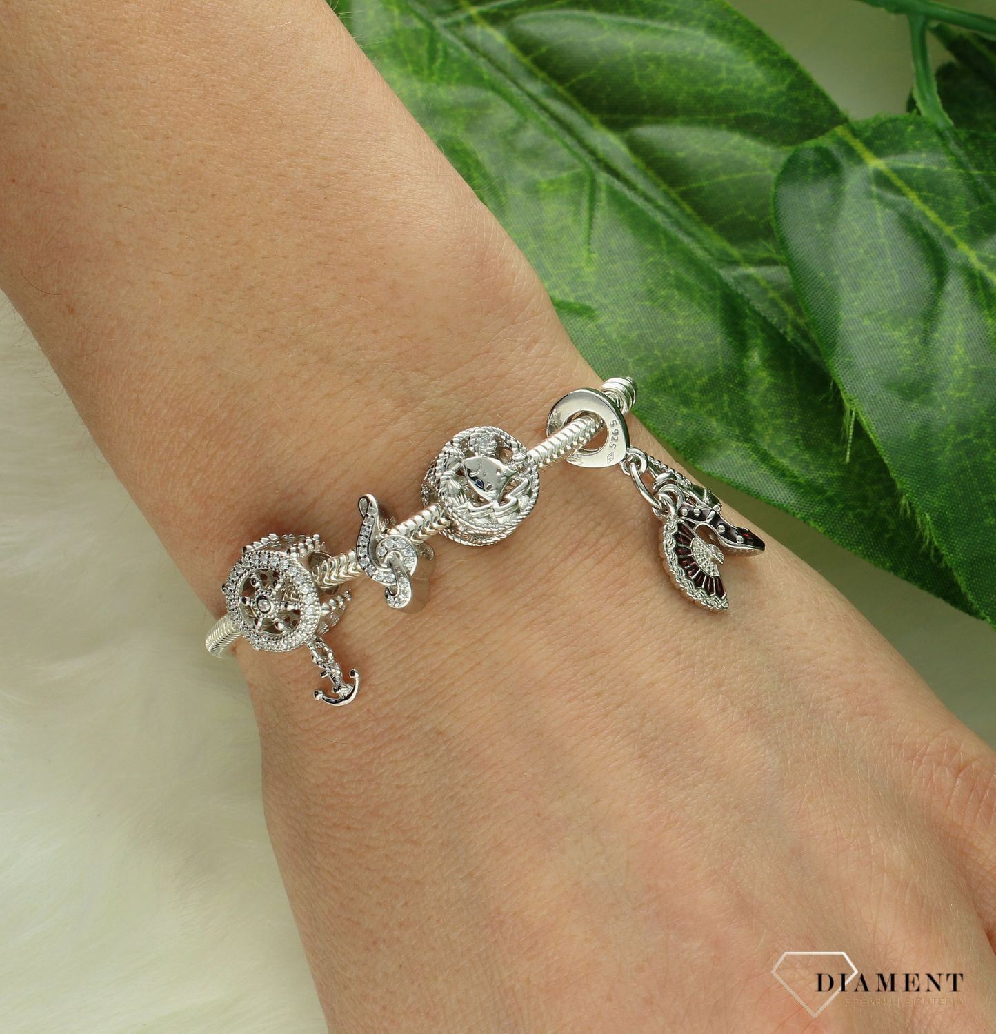 Charms Moments srebrny 925 okrągły ster z kotwicą DIA-CHA-IM0890623CH-925.  Charms do bransoletki typu Pandora. Charms do bransoletki modułowej. Charms okrągły. Charms do bransoletki na prezent..jpg