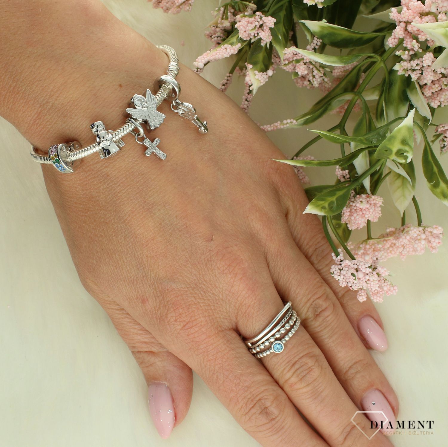 Charms Moments srebrny 925 kluczyk DIA-CHA-IM1730224CH-925.  Srebrna zawieszka do bransoletki. Zawieszka charms do bransoletki modułowej. Charms srebrny piórko. Srebrny charms do bransoletki typu Pandora. Srebrny kluczyk charms na prezent..jpg