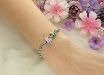 Wyjątkowa zawieszka charms w kształcie kostki Rubika z napisem „LOVE”. Srebro rodowane Ag 925, białe cyrkonie, czerwone serduszko. Idealna na prezent!3.jpg