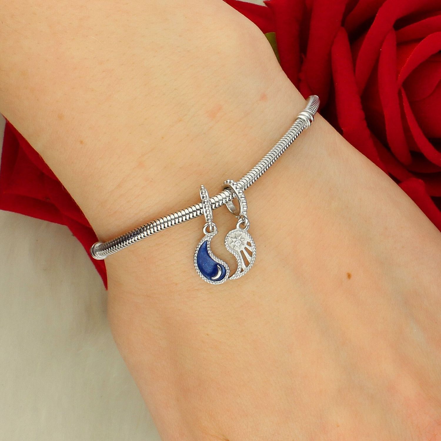 Srebrna Zawieszka Charms Yin Yang Słońce i Księżyc do Bransoletki blue.jpg