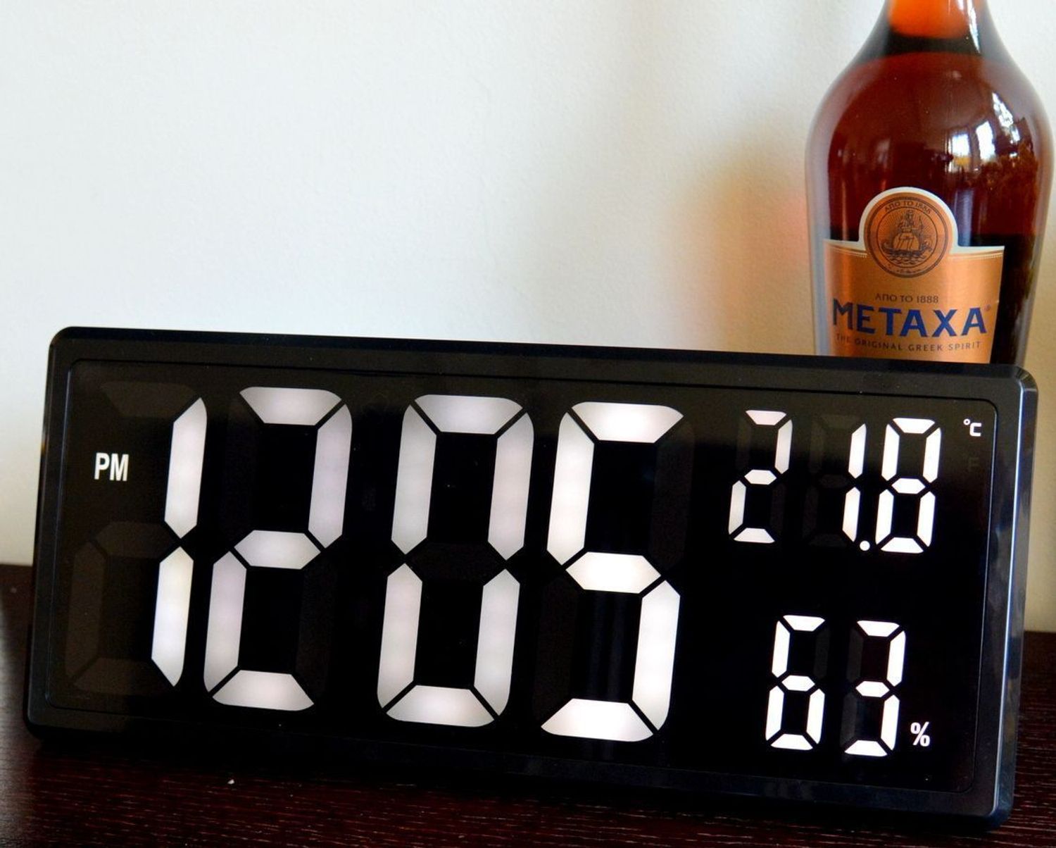 Zegar cyfrowy LCD JVD termometrem i higrometrem Białe cyfry DH308.3.jpg