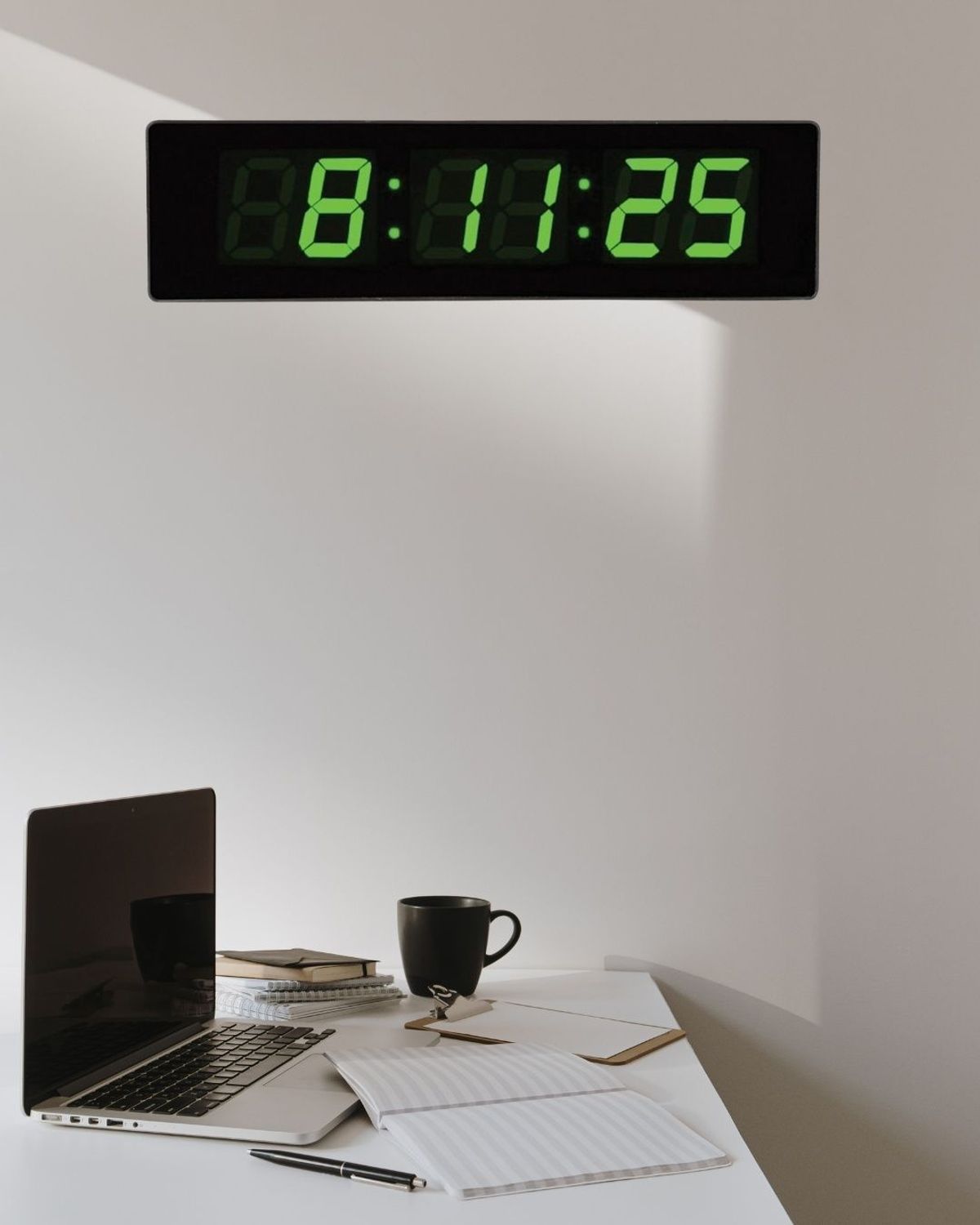 Zegar cyfrowy z dużym wyświetlaczem LED JVD DH4813.2, Zegar ścienny  biurkowy z dużymi wyraźnymi zielonymi cyframi LED. Długość 49,5 cm. Cyfry 7,5 cm. Zegar ze stoperem i timerem. Duży zegar LED na biurko. Zega.jpg