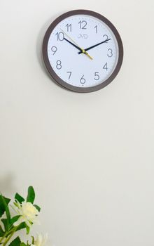 Zegar ścienny JVD HA229.2 – imitacja ciemnego drewna, 20 cm, cichy mechanizm, podświetlenie, czujnik światła, zegar z podświetleniem  (3).JPG