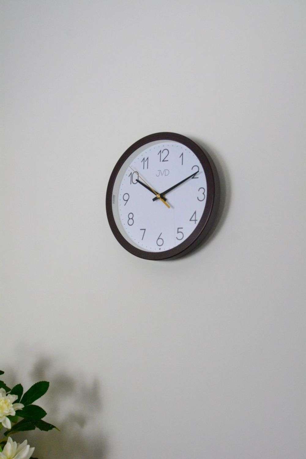 Zegar ścienny JVD HA229.2 – imitacja ciemnego drewna, 20 cm, cichy mechanizm, podświetlenie, czujnik światła (2).jpg