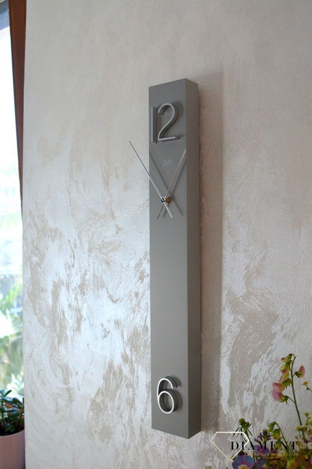 Zegar ścienny 3D JVD HC26.3 wyposażony jest w kwarcowy mechanizm, zasilany za pomocą baterii. Posiada bardzo wysoką dokładność mierzenia czasu +- 10 sekund w przeciągu 30 dni..jpg