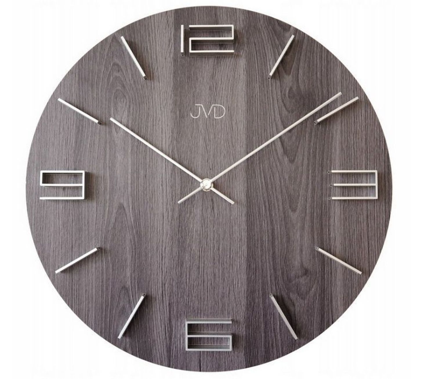 Zegar ścienny drewniany JVD 39 cm duży HC27.4.  Nowoczesny zegar ścienny HC27.4 wyposażony jest w kwarcowy mechanizm, zasilany za pomocą baterii. Posiada bardzo wysoką dokładność mierzenia czasu +- 10 sekund w przeciągu 30 dni..jpg