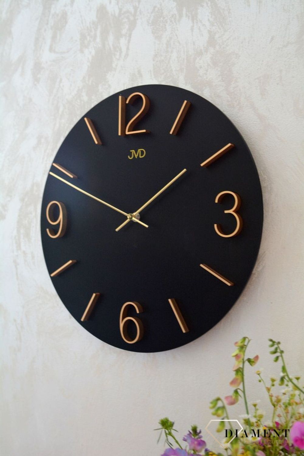 Zegar ścienny 3D JVD HC35.1 wyposażony jest w kwarcowy mechanizm, zasilany za pomocą baterii. Posiada bardzo wysoką dokładność mierzenia czasu +- 10 sekund w przeciągu 30 dni..jpg