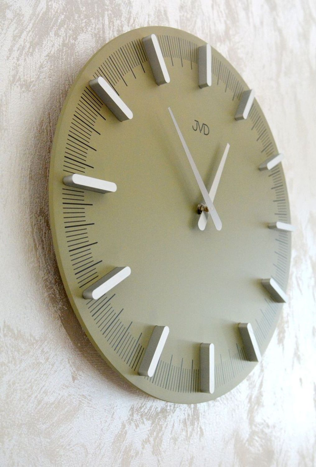 Zegar ścienny JVD oliwkowy nowoczesny design HC401.3. Zegar ścienny nowoczesny. Zegar do nowoczesnych wnętrz. Zegar ścienny JVD do biura, salonu. Zegar ścienny idealny na prezent. Prezent ślubny..jpg