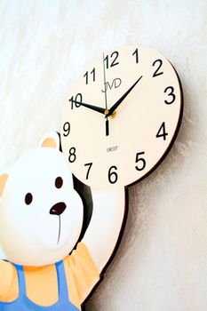 Zegar Dziecięcy JVD HJ106 Miś – Biało-Żółto-Niebieski, 65 cm  Sklep Online (1).JPG