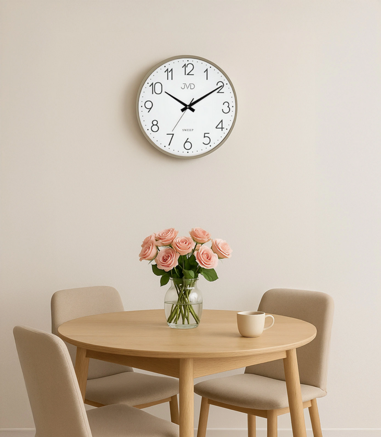 Zegar ścienny JVD – szary z białą tarczą, plastikowa obudowa.jpg