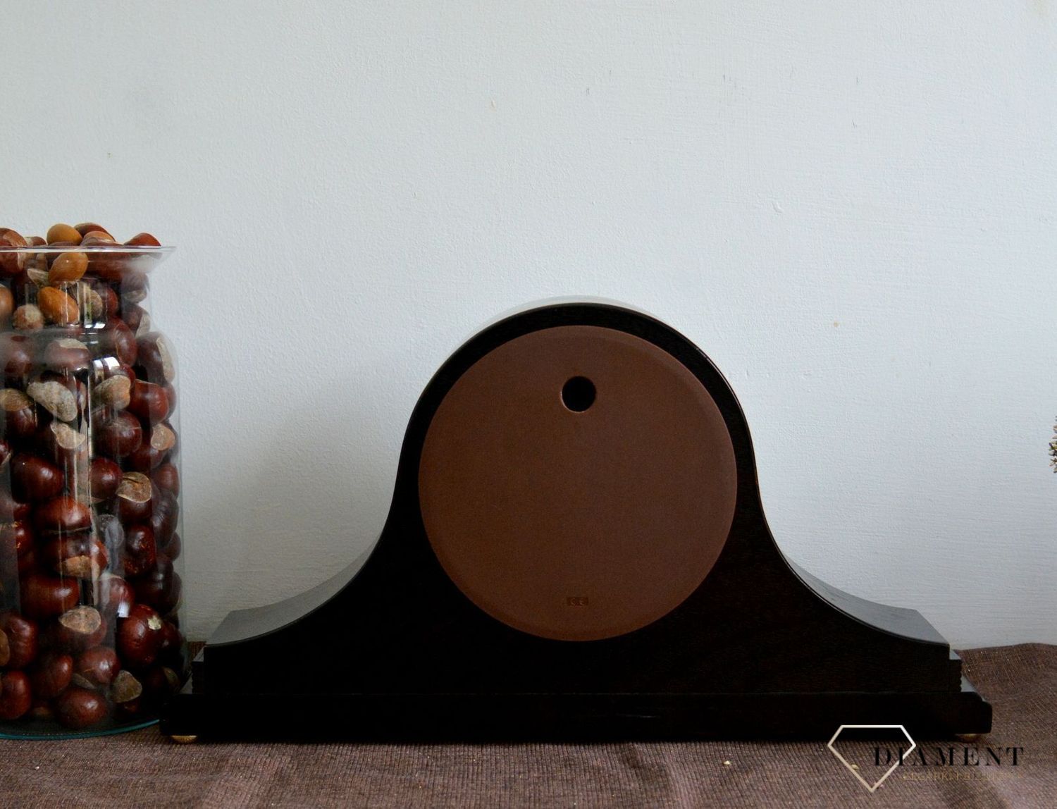 Zegar kominkowy drewniany w kolorze wenge HS11.2  z czytelnym cyferblatem to piękny dodatek do Twojego wnętrza. Idealny pomysł na prezent na rocznicę Ślubu- będzie to pamiątką na lata (5).JPG