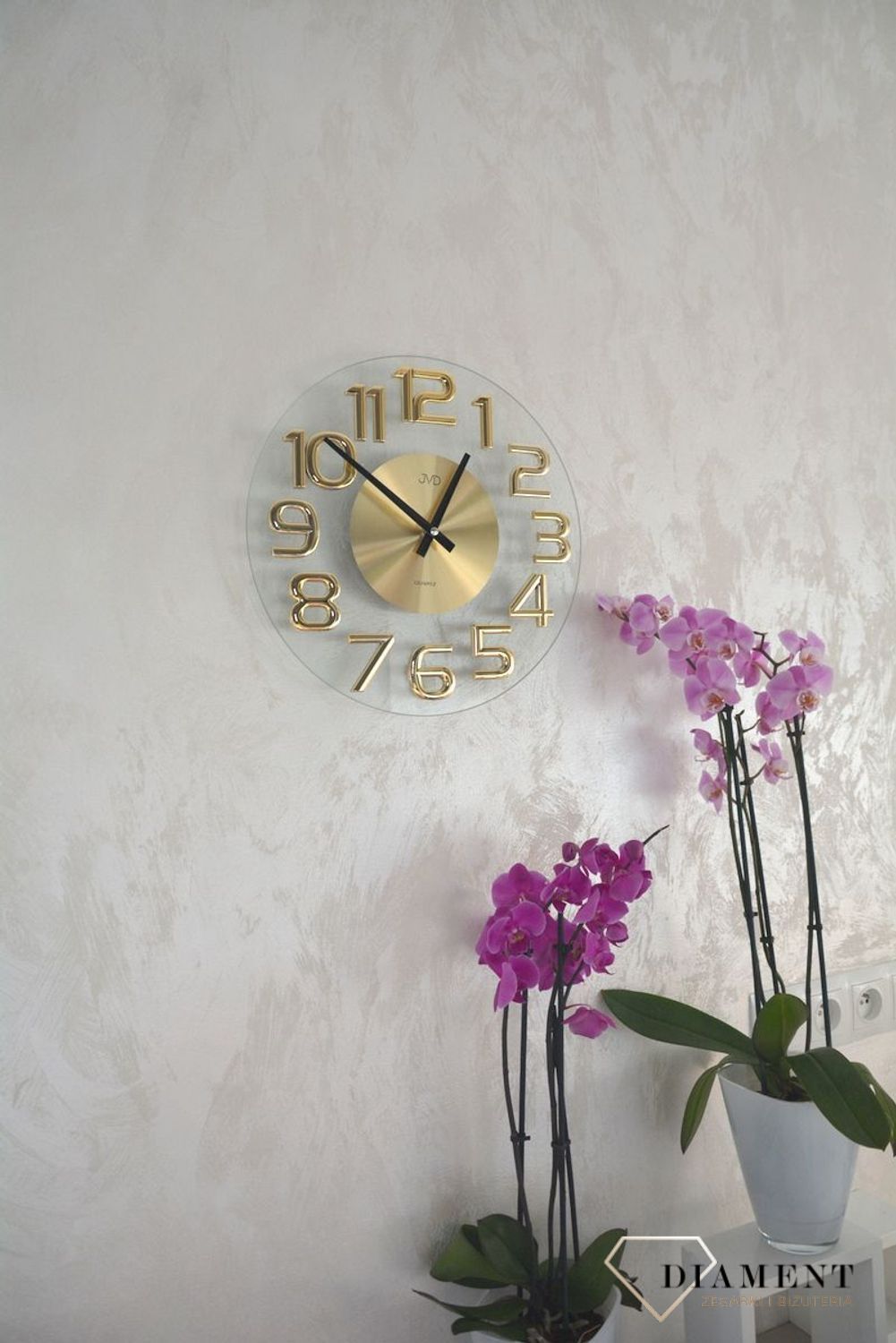 Zegar na ścianę szklany JVD ze złotymi cyframi HT098.1 to ozdobny, prosty zegar pasujący do każdego wnętrza. Ciekawa stylizacja zegara w kolorze złotym (2).JPG