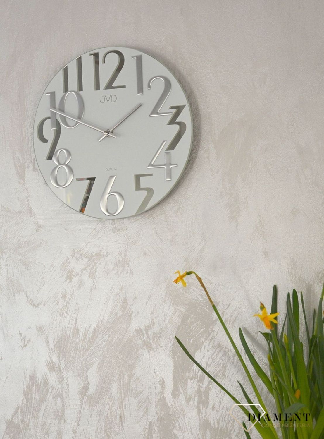 Nowoczesny zegar na ścianę do salonu 'Mleczne szkło' HT101.1.jpg