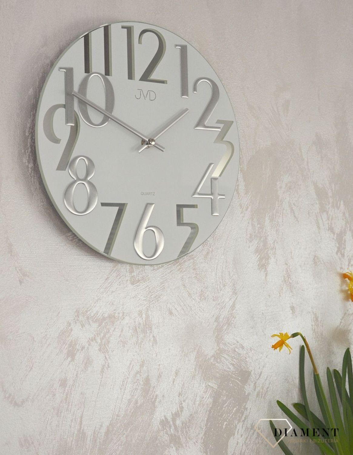 Nowoczesny zegar na ścianę do salonu 'Mleczne szkło' HT101.1.jpg