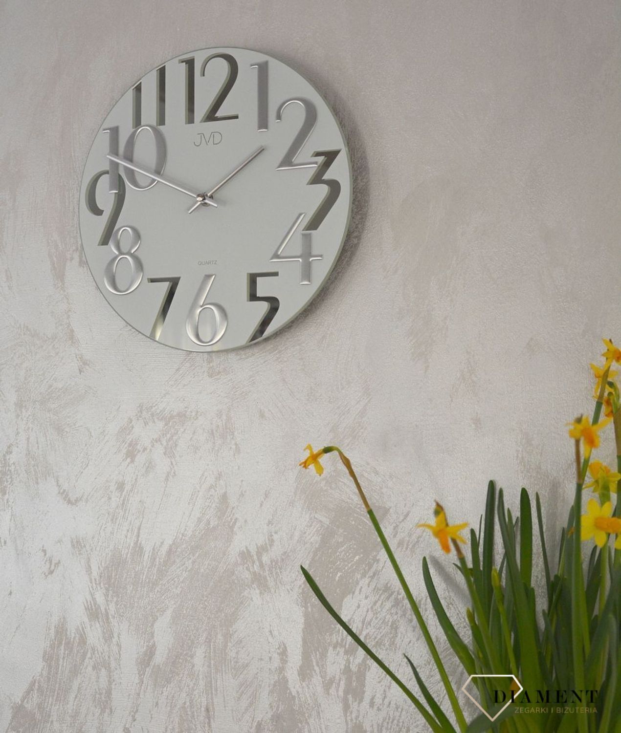 Nowoczesny zegar na ścianę do salonu 'Mleczne szkło' HT101.1.jpg