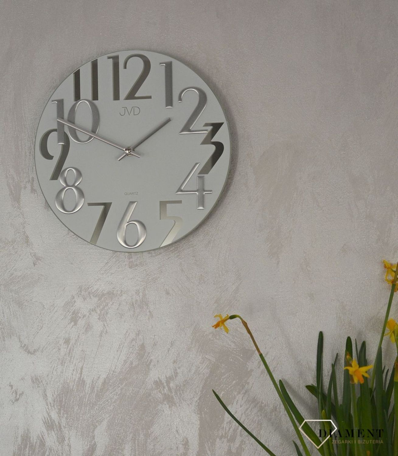 Nowoczesny zegar na ścianę do salonu 'Mleczne szkło' HT101.1.jpg