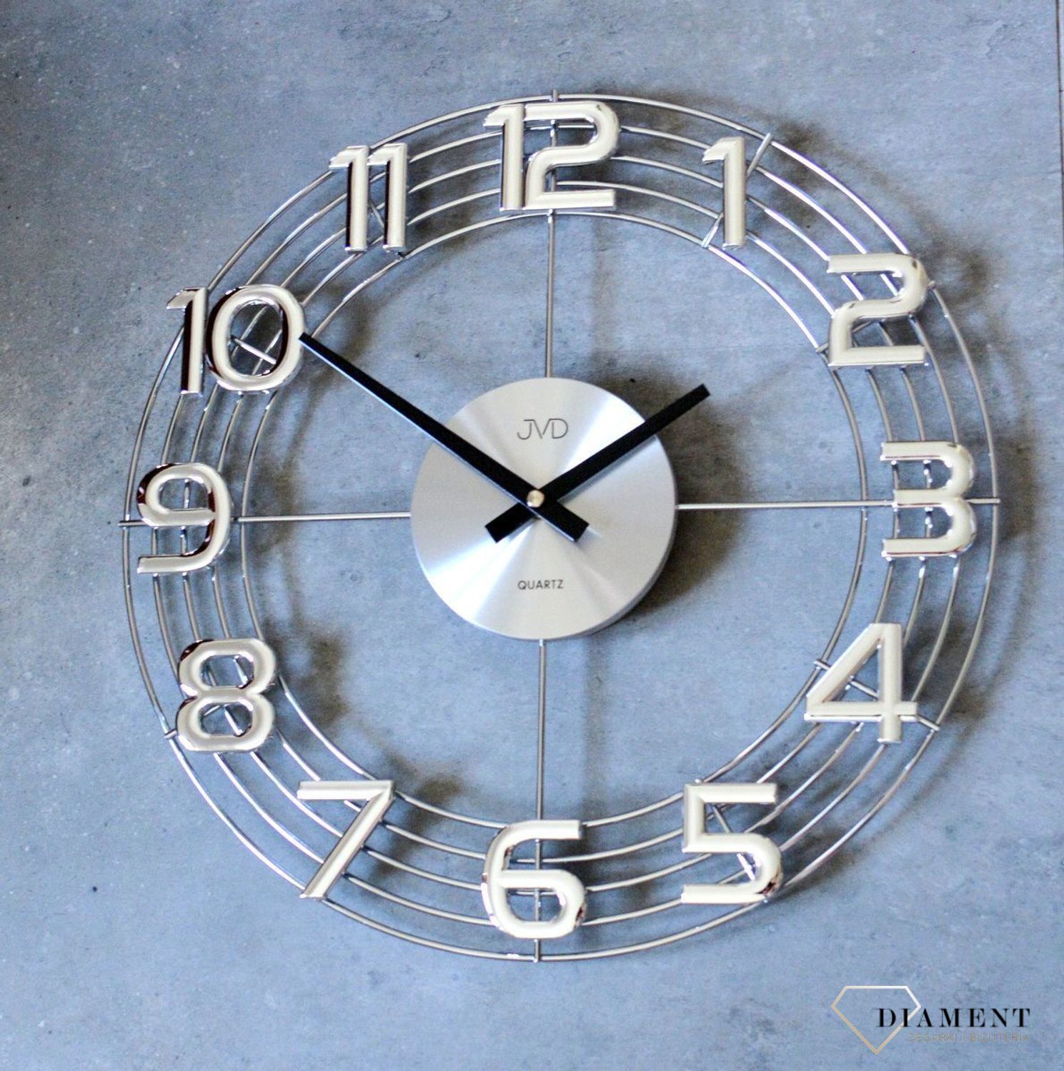 Zegar ścienny 3D JVD HT112.1 wyposażony jest w kwarcowy mechanizm, zasilany za pomocą baterii. Posiada bardzo wysoką dokładność mierzenia czasu +- 10 sekund w przeciągu 30 dni..jpg