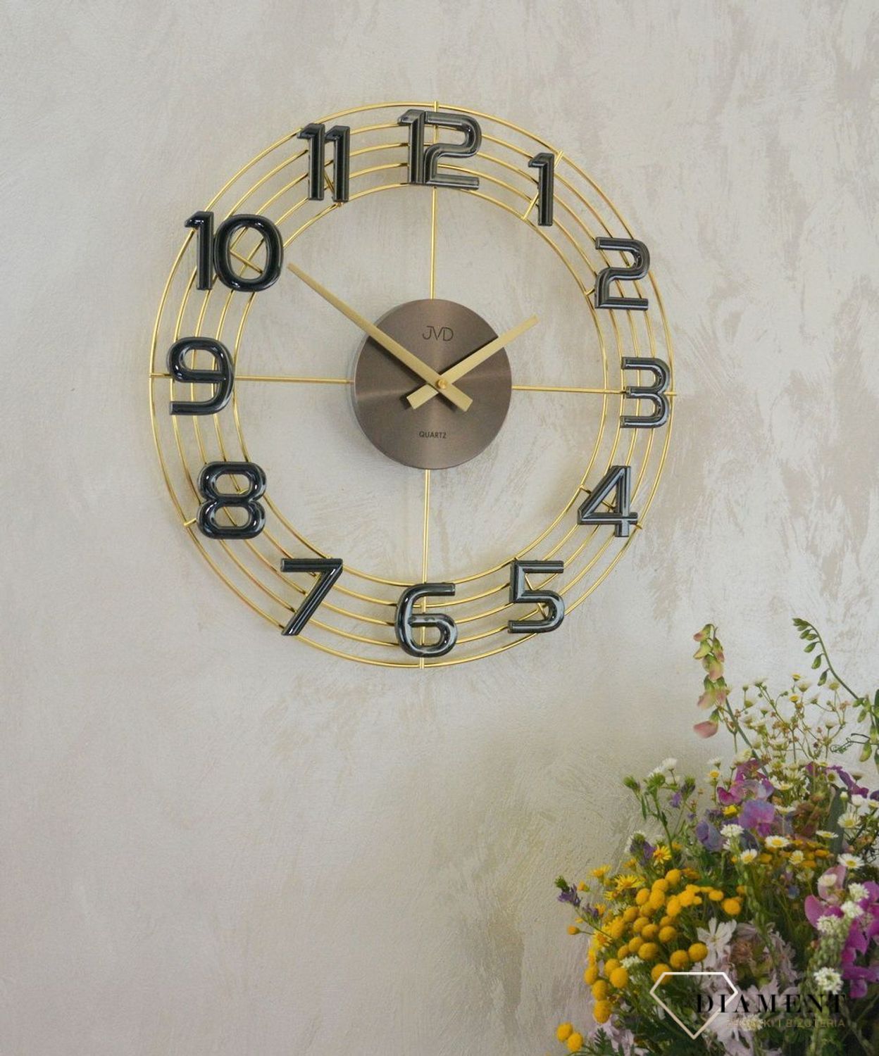 Zegar ścienny 3D JVD HT112.2 wyposażony jest w kwarcowy mechanizm, zasilany za pomocą baterii. Posiada bardzo wysoką dokładność mierzenia czasu +- 10 sekund w przeciągu 30 dni..jpg