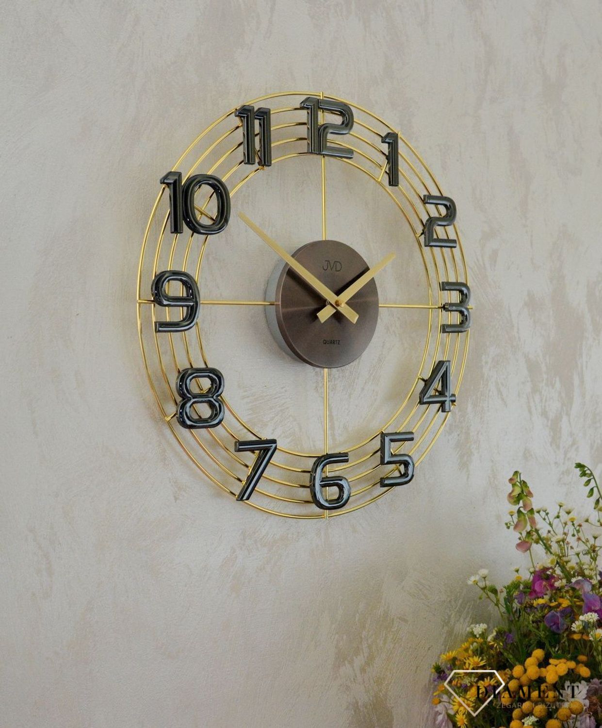 Zegar ścienny 3D JVD HT112.2 wyposażony jest w kwarcowy mechanizm, zasilany za pomocą baterii. Posiada bardzo wysoką dokładność mierzenia czasu +- 10 sekund w przeciągu 30 dni..jpg