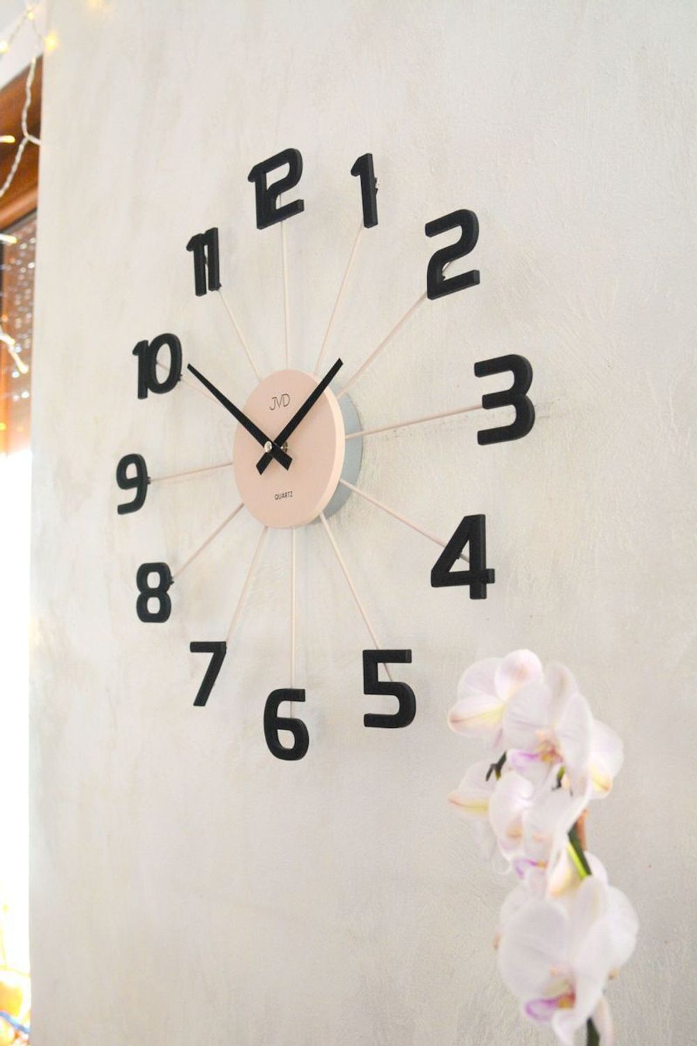 Zegar ścienny JVD HT119.1 – nowoczesny zegar analogowy, beżowy, metalowy (1).png