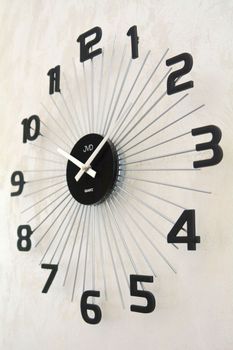 Elegancki zegar ścienny JVD HT121.2 w czarnym kolorze z elementami srebra i czarnymi cyframi. Wykonany z metalu, analogowy, o wymiarach 490×490×40 mm. Gwarancja 2 lata (8).JPG