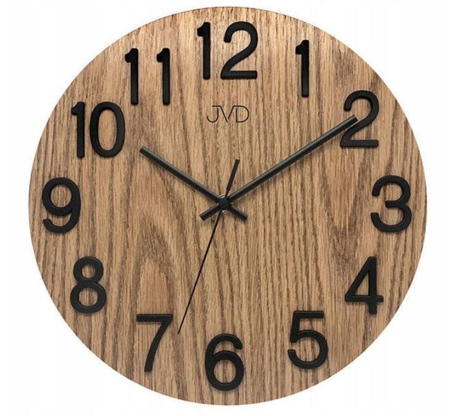 Zegar na ścianę drewniany JVD 30 cm HT98.7. Ścienny zegar JVD HT98.7 wyposażony jest w kwarcowy mechanizm, zasilany za pomocą baterii. Posiada bardzo wysoką dokładność mierzenia czasu +- 10 sekund w przeciągu 30 dni..jpg