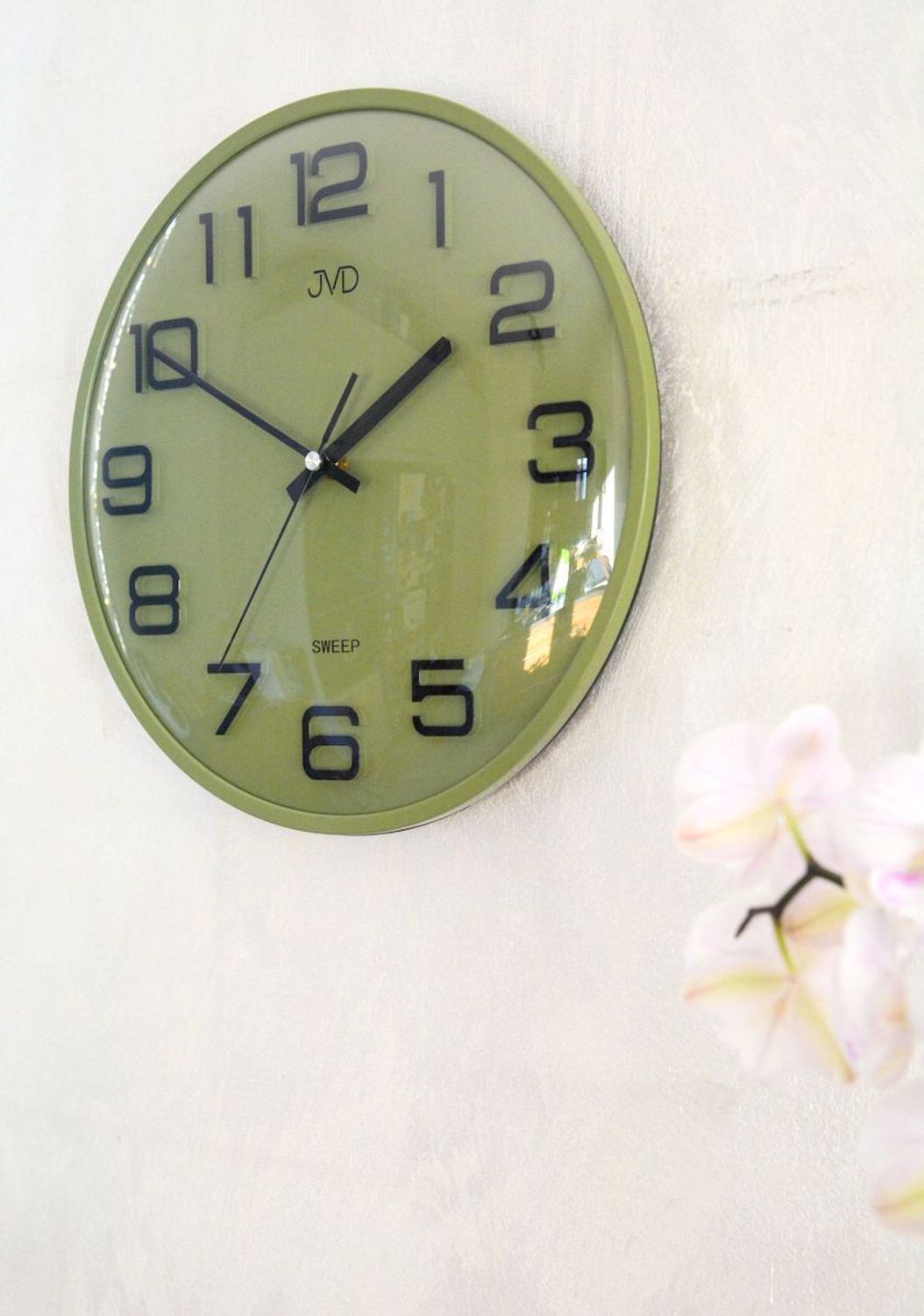 Zegar ścienny JVD HX2472.12 zielony – cichy kwarcowy zegar z płynącym sekundnikiem.jpg