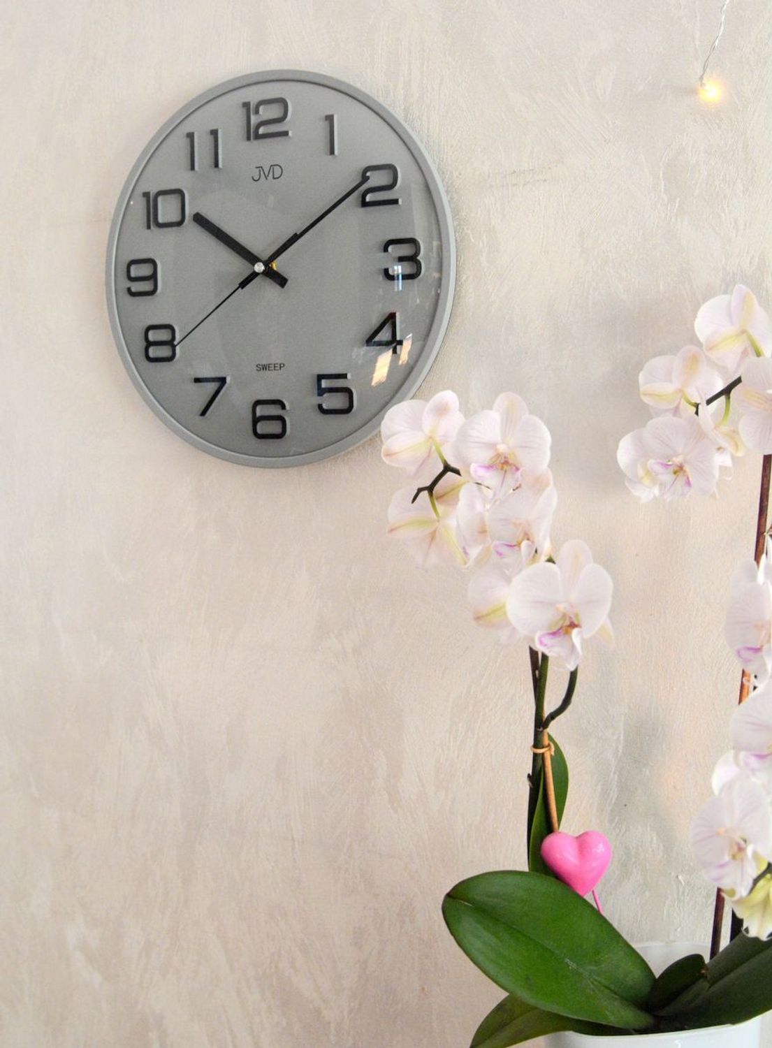 Zegar ścienny JVD HX2472.13 szary – cichy zegar kwarcowy z płynącym sekundnikiem.jpg