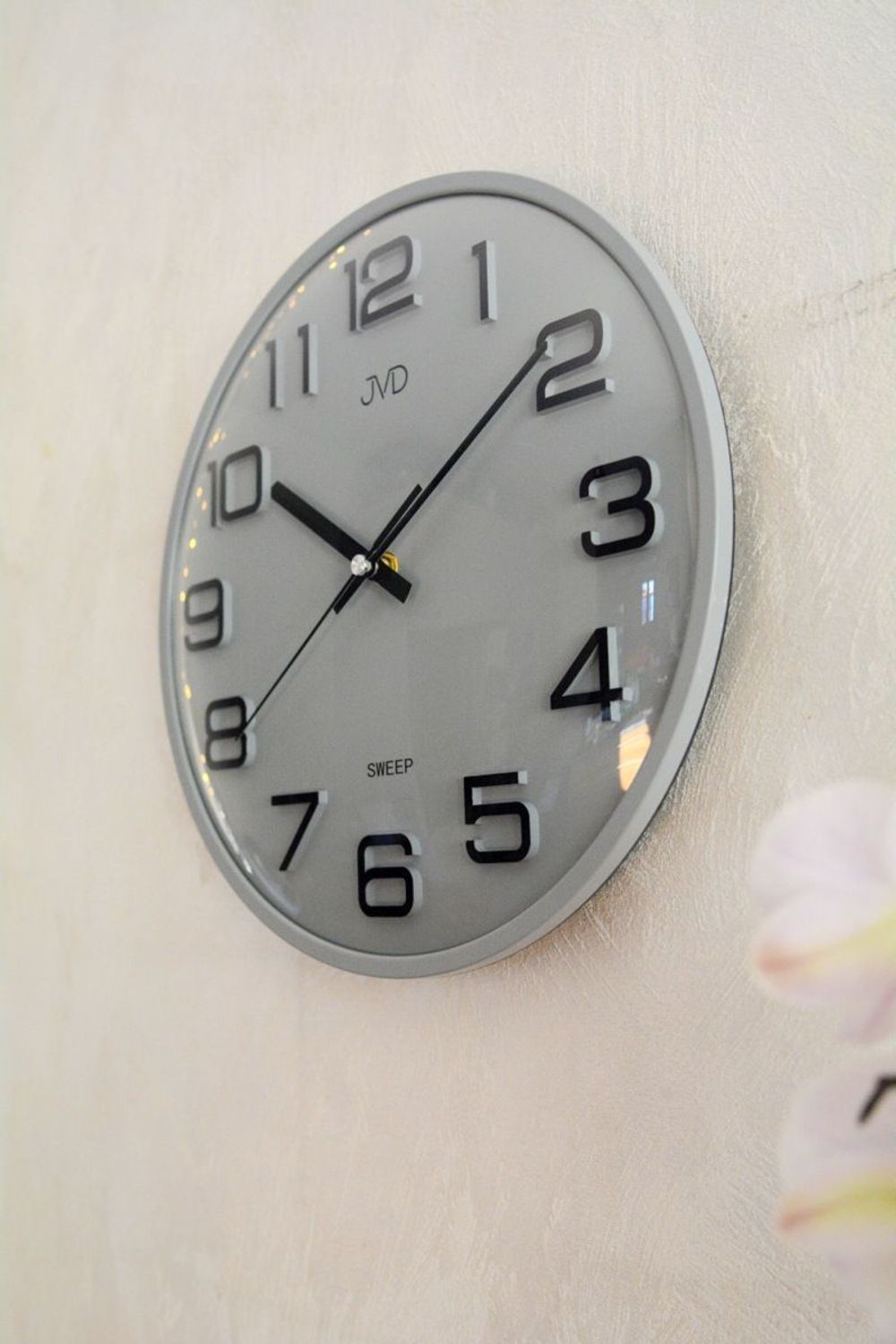 Zegar ścienny JVD HX2472.13 szary – cichy zegar kwarcowy z płynącym sekundnikiem.jpg