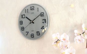 Nowoczesny szary zegar ścienny JVD HX2472.13 z cichym mechanizmem kwarcowym i płynącym sekundnikiem. Wypukłe szkło (3).JPG