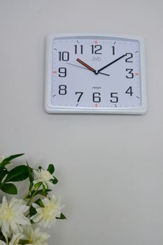 Zegar ścienny JVD HX2497.1 – biały, prostokątny, cichy, 37 × 30 cm (3).JPG