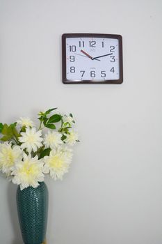 Zegar ścienny JVD HX2497.2 – cichy, nowoczesny, prostokątny brązowy, czytelny zegar (2).JPG