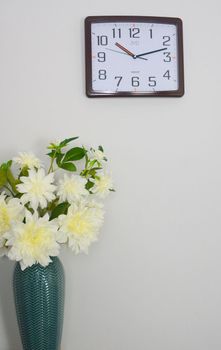 Zegar ścienny JVD HX2497.2 – cichy, nowoczesny, prostokątny brązowy, czytelny zegar (3).JPG