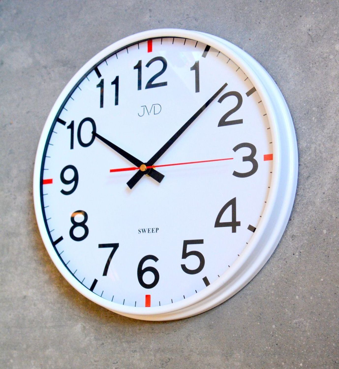 Zegar ścienny JVD HX2508.1 – biały, 30 cm, cichy mechanizm, czerwone detale.jpg