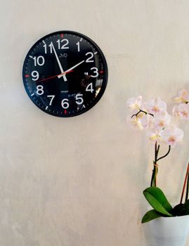 zegar ścienny JVD, czarny zegar ścienny, zegar z płynącym sekundnikiem, zegar kwarcowy czarny (2).JPG