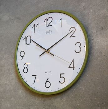 Zielony zegar ścienny JVD HX8016.2 z cichym mechanizmem, wypukłym szkłem i płynącym sekundnikiem (3).JPG